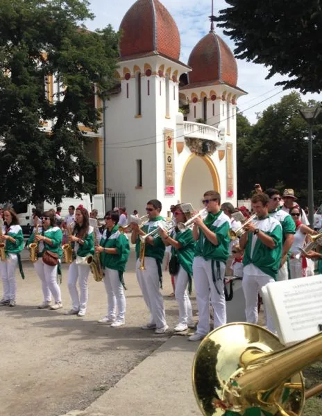 Bandas devant arènes de Dax
