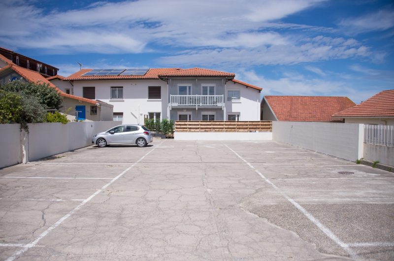 0-petite–parking