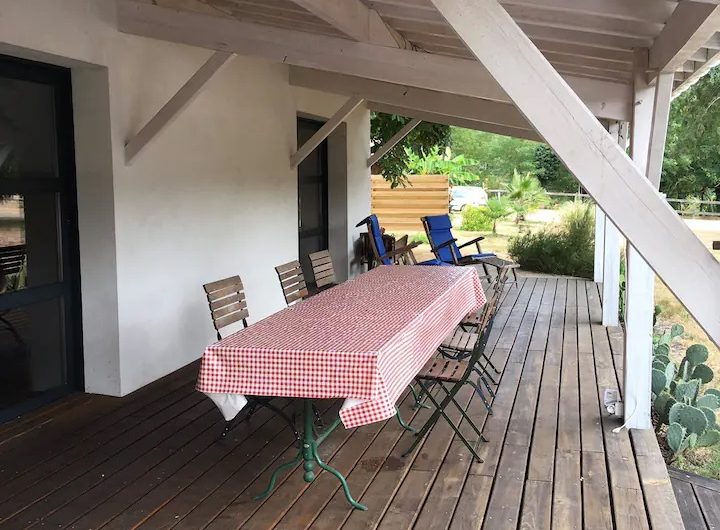 2023 – ESTI – Henry’s Lodge – Terrasse extérieur – ©H. Gadeyne