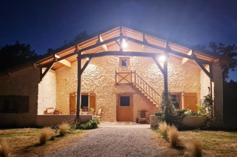 2025 – LACQ – Airial de Lachayre – Gîte – Façade de nuit – ©Airial de Lachayre