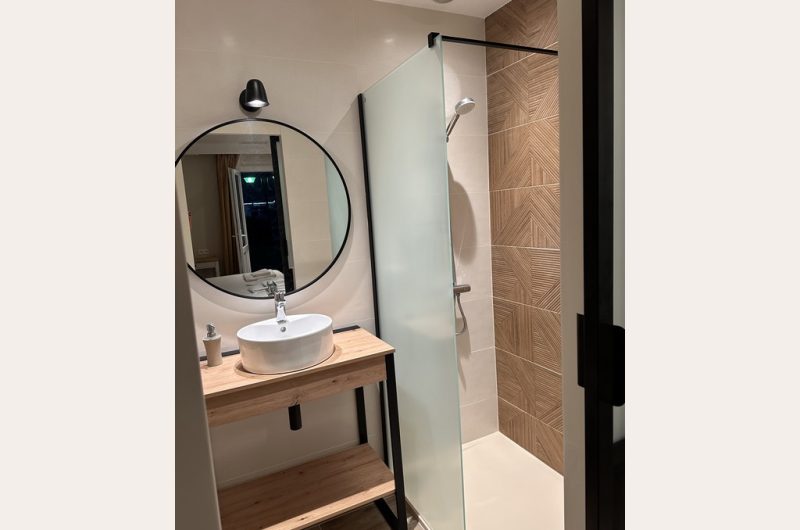 2025- hotel lodge chambres sdeau