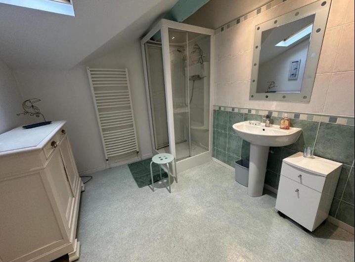 2026 – VILL – Gîte les Écureuils – Salle de bain (étage) – ©Alain Serres (2)