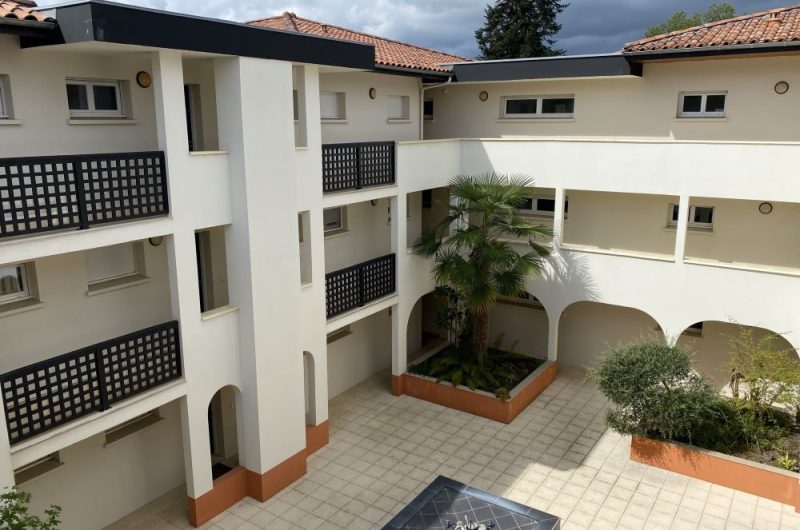 3 – Patio à l’intérieur de la résidence