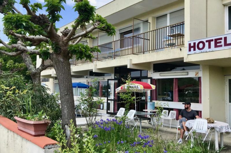 666631-facade-restaurant-le-relais-de-la-lande