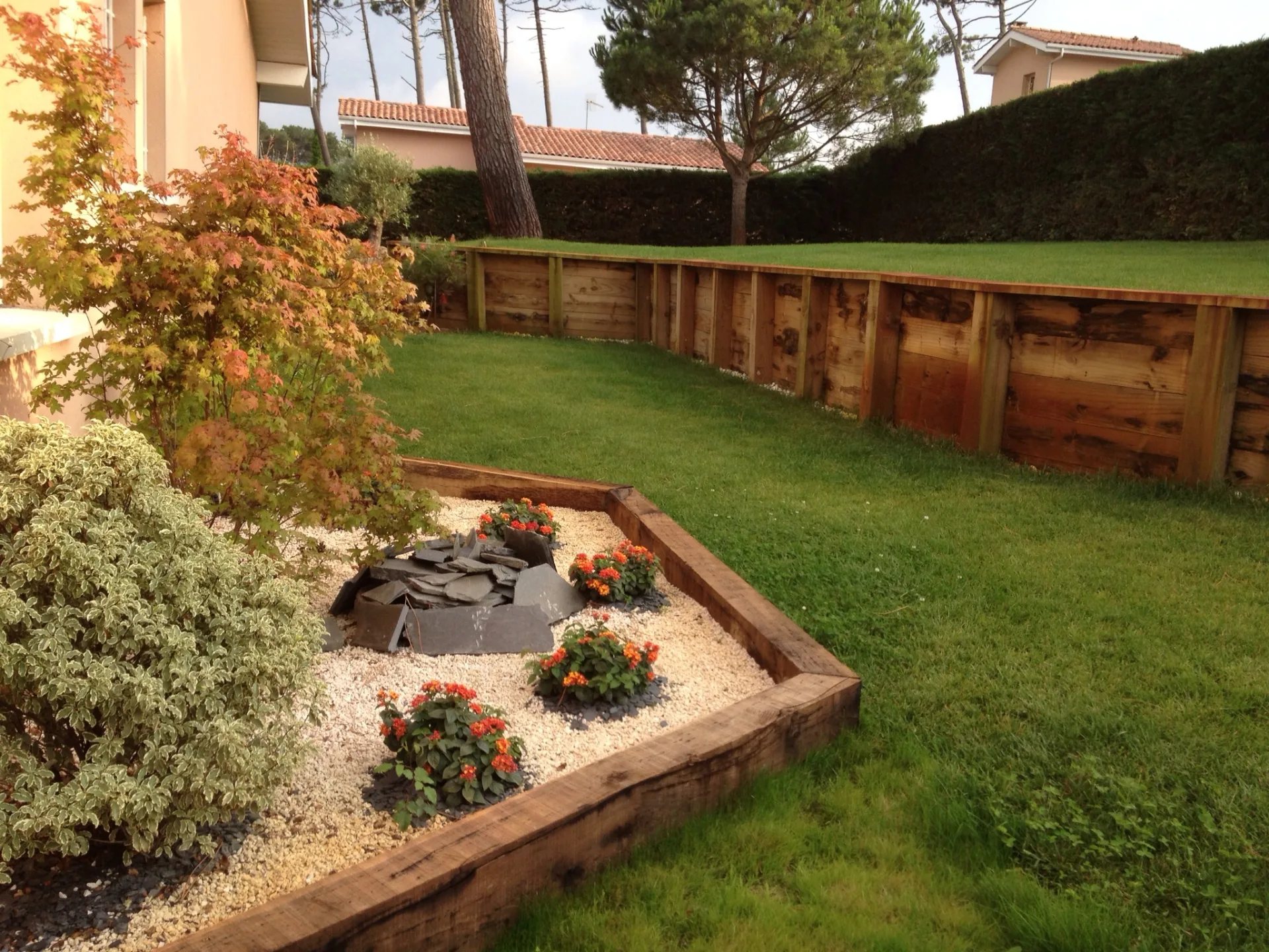 818—Massif-jardin-arriere