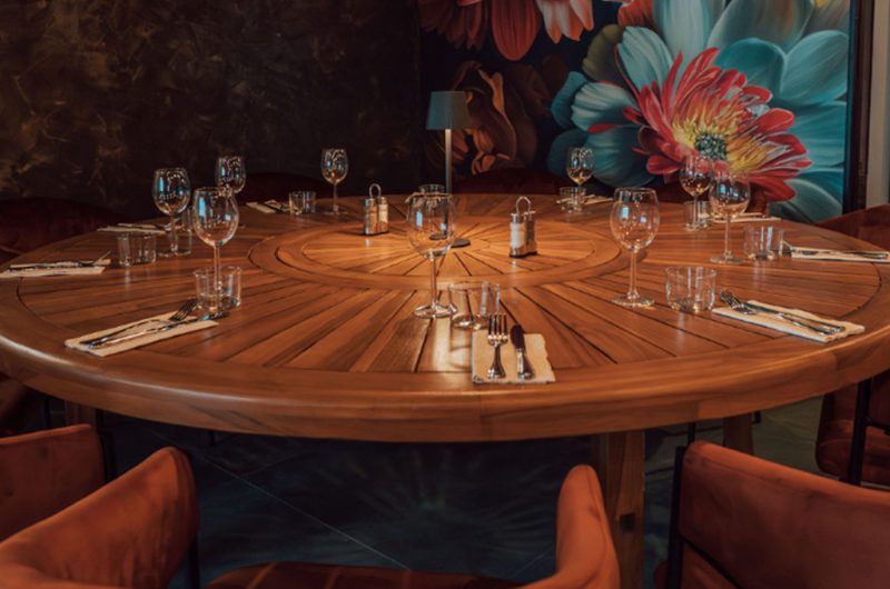 873105-restaurant