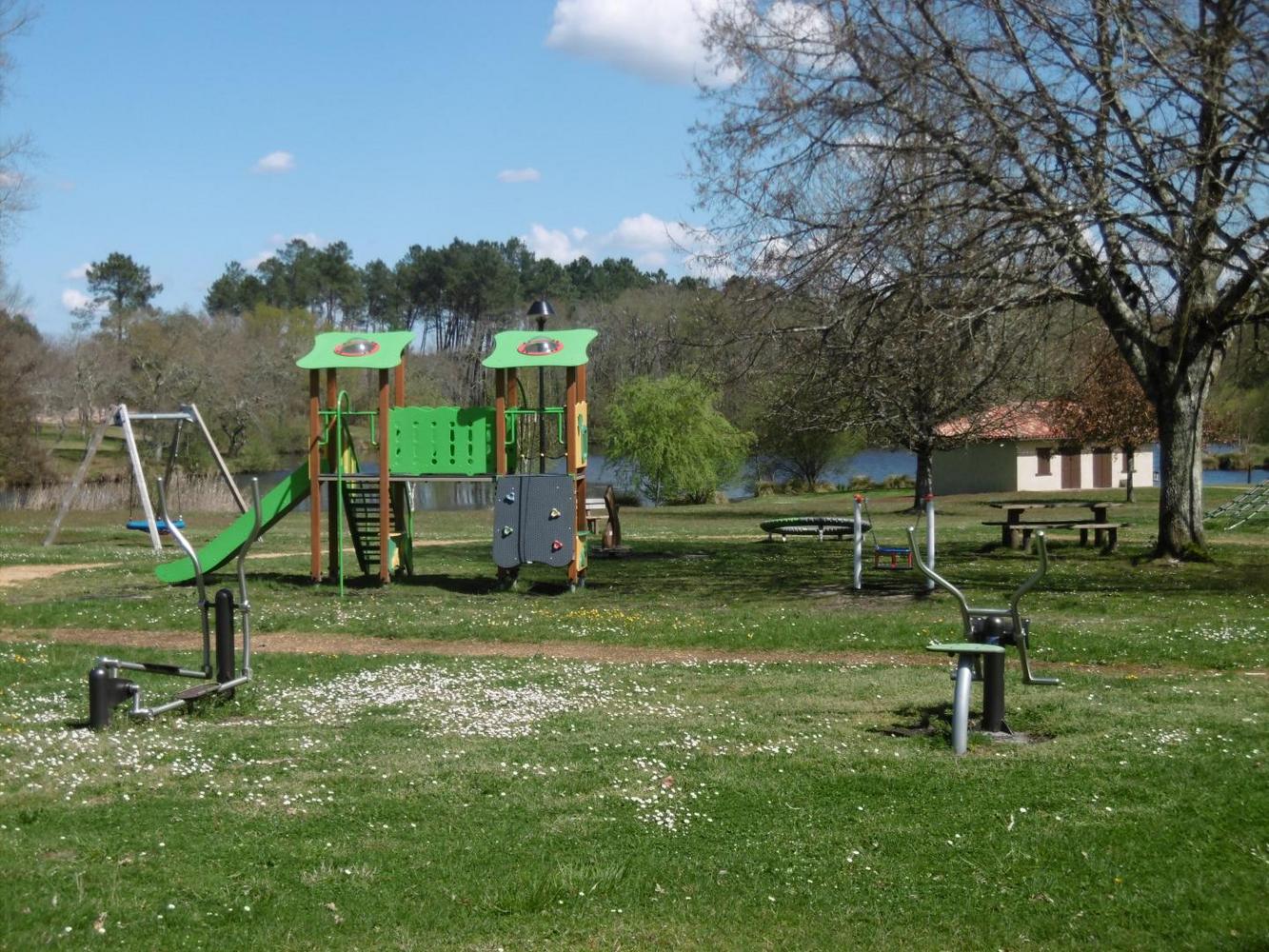 Aire-de-jeux-df721f1efd2247c9aaa6561075152677