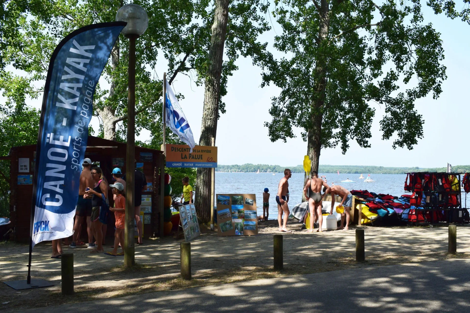 CLNT—LEON—Canoe-Surfing–2-