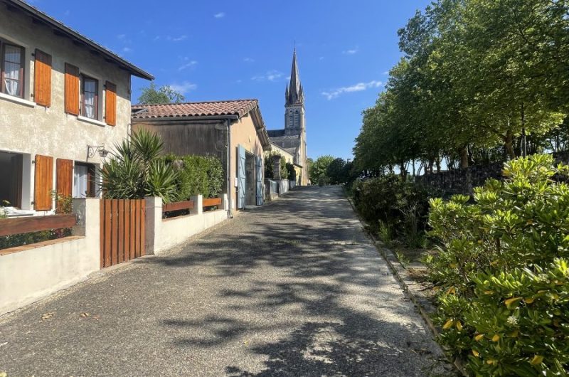 Côté rue Le Petit Charron ©Cassant