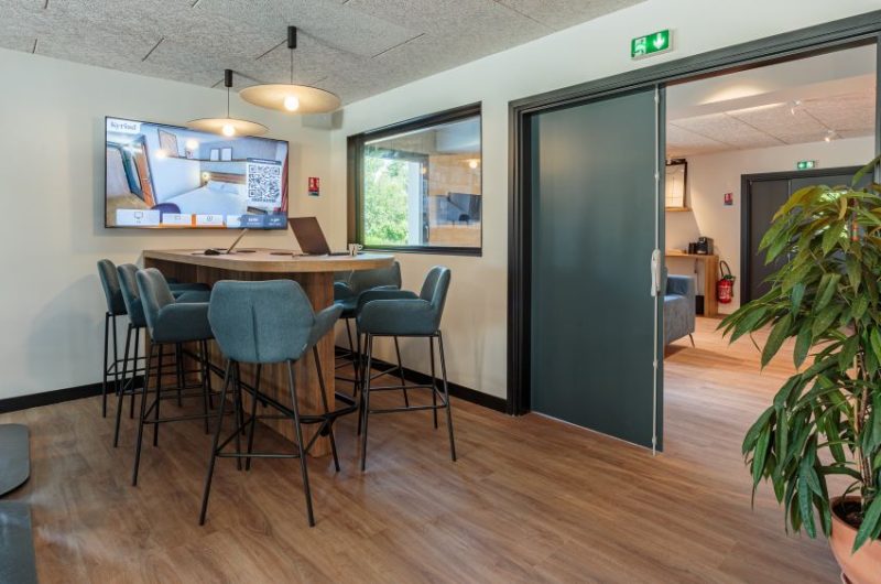 Kyriad_StPaulLesDax_19_Coin travail réception