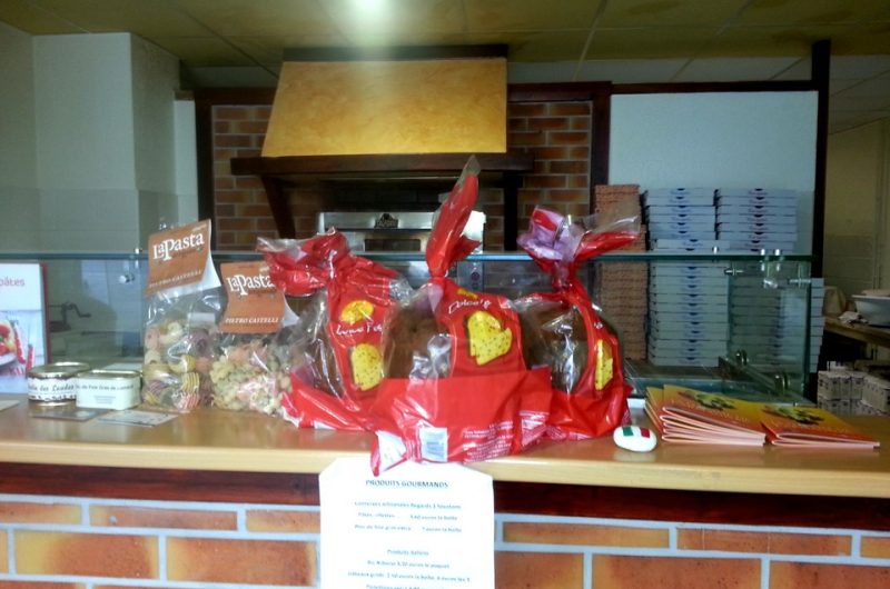 Restaurant–Villeneuve-de-Marsan—Pizzeria—La-tour-de-pizza—Interieur-salle–3-