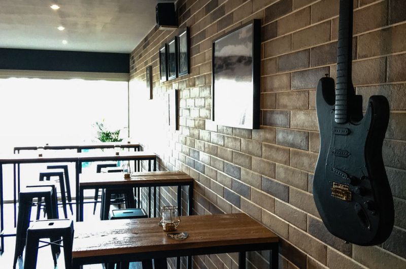 bar-wall