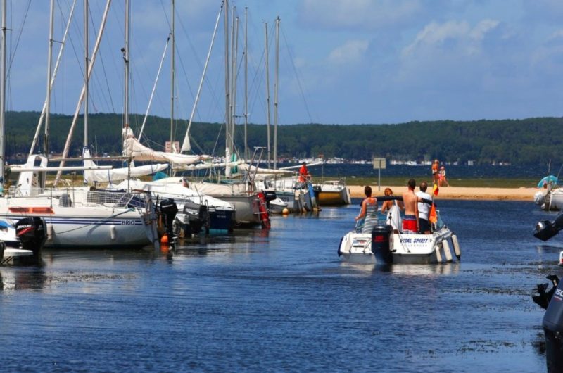 bateau-lac-port-biscarrosse