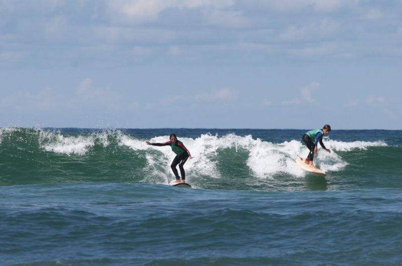 cours-de-surf-adolescents