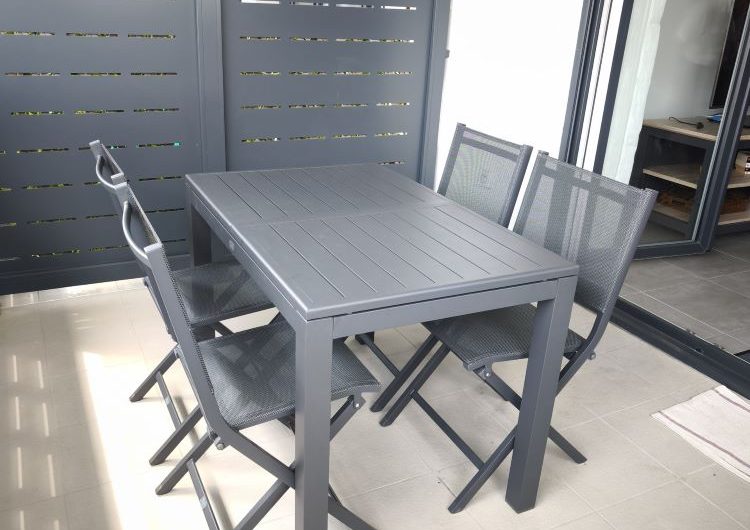 thumbnail_BALCON AVEC TABLE et chaises